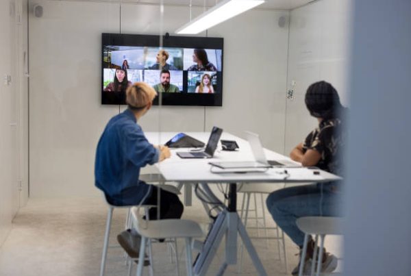 Remote leadership team collaborating across borders – Kensington Worldwide